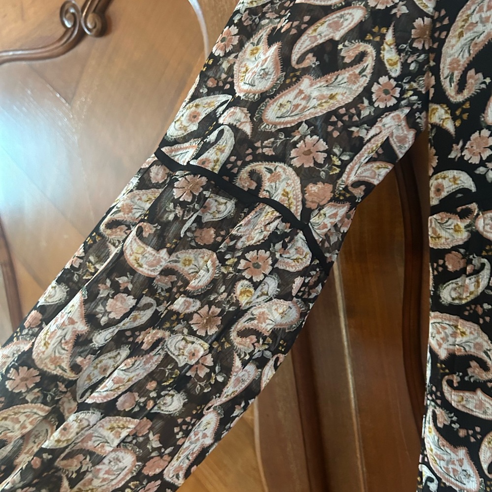 NWT Trixxi Black and Cream Paisley Long Sleeve Boho Dress - Picture 4 of 7